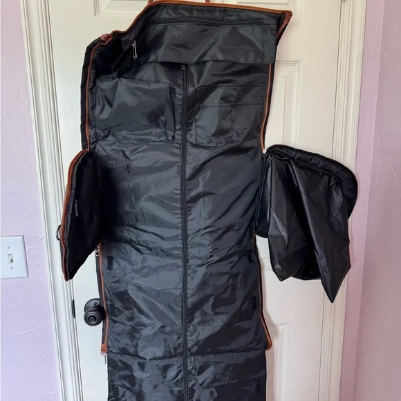 Brand New Black and Brown Weekender Bag - Picture 10 of 13